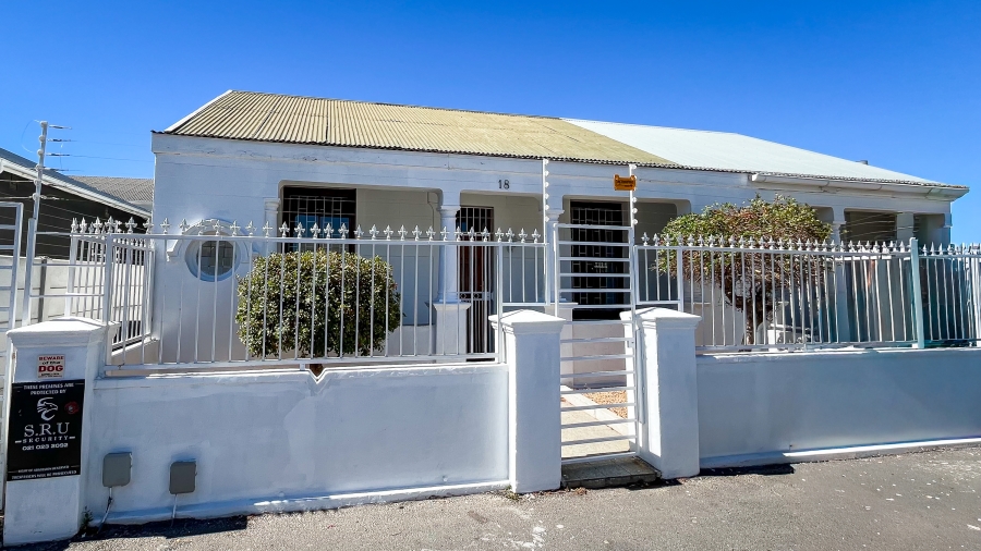 To Let 3 Bedroom Property for Rent in Wynberg Western Cape